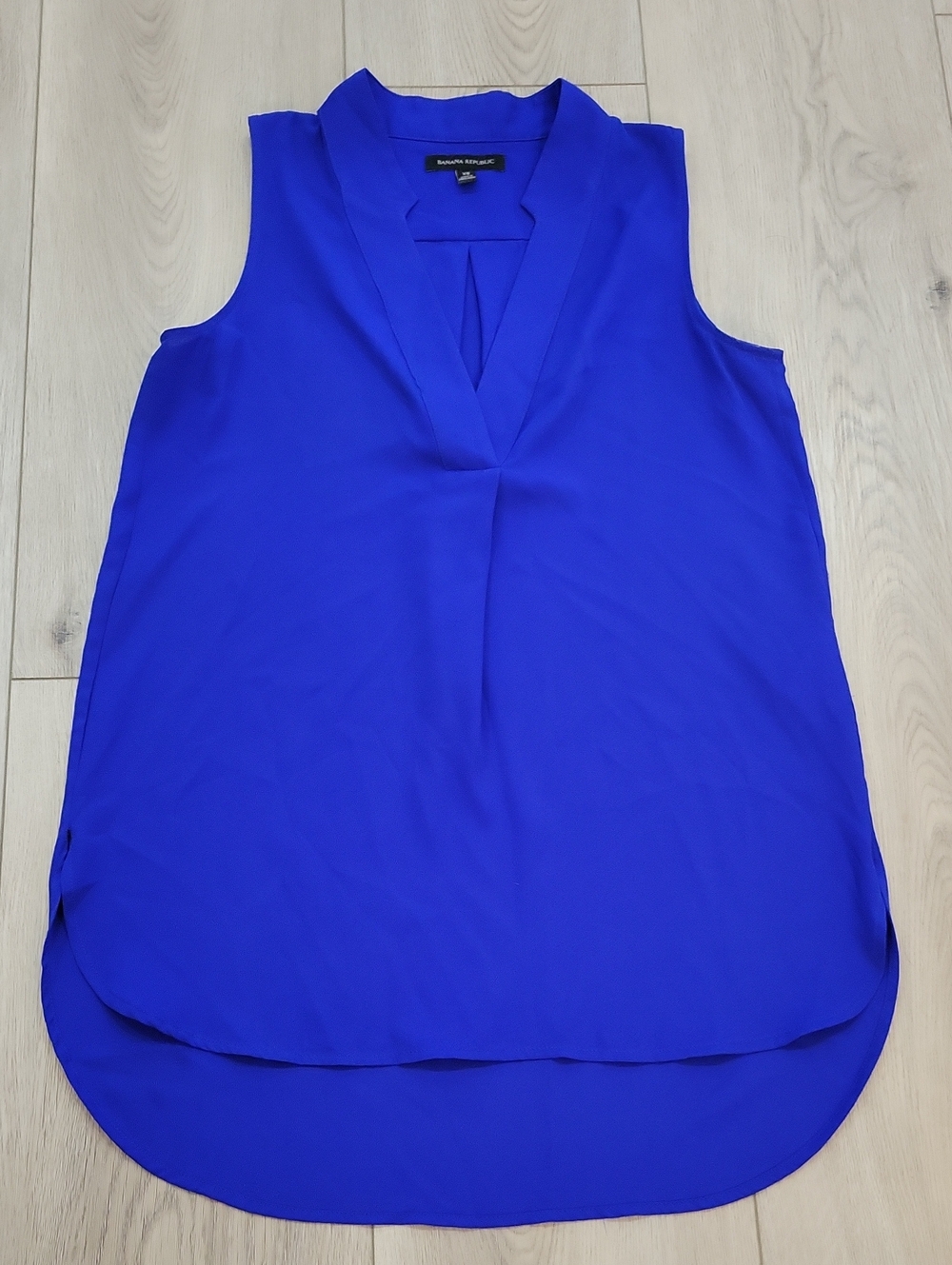 Banana Republic Sleeveless V-Neck Camisole in Cobalt